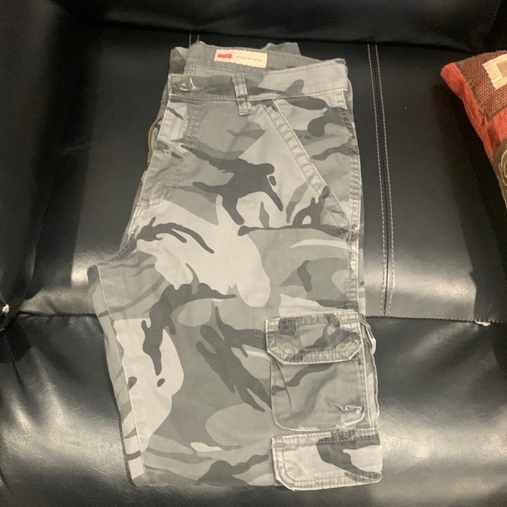 Used wrangler regular taper 29x30 pants
